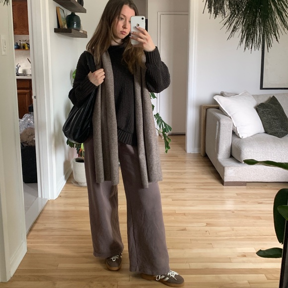 Meet your Posher, Taylor - Picture 1 of 1